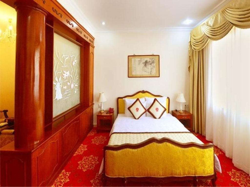 Tan Son Nhat Hotel 3*