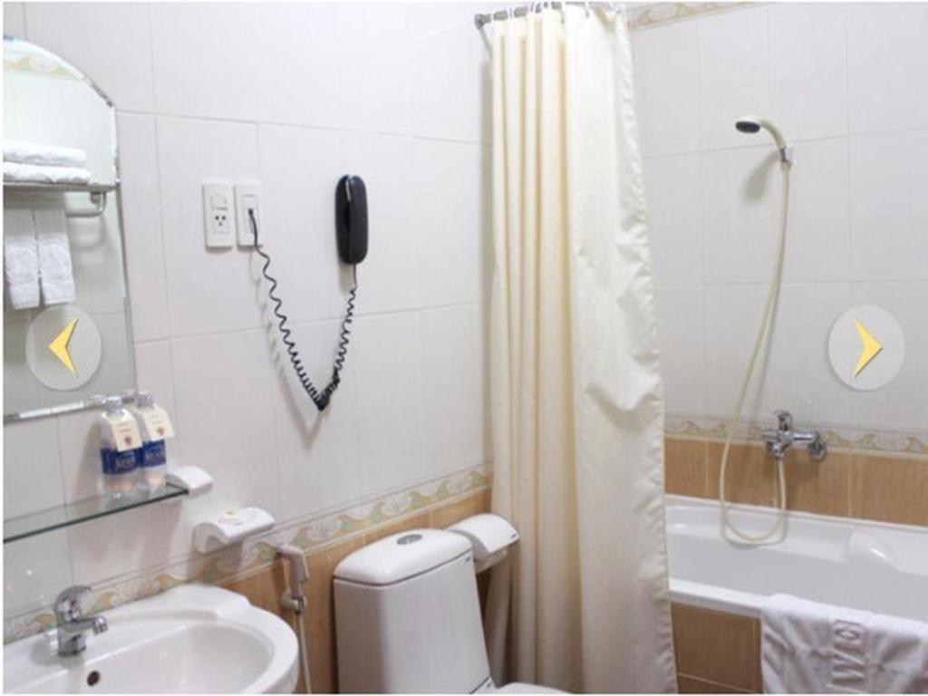 Tan Son Nhat Hotel 3*